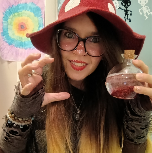 Meet your Posher, Amanda - Picture 2 of 8